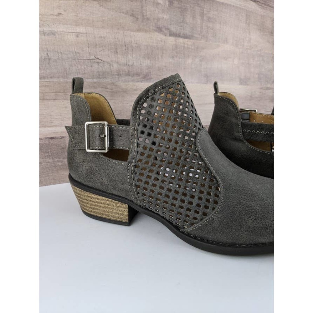 NWOT Leather Perforated Western Booties - Picture 3 of 12